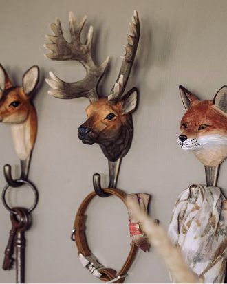 Les patères en bois sculpté